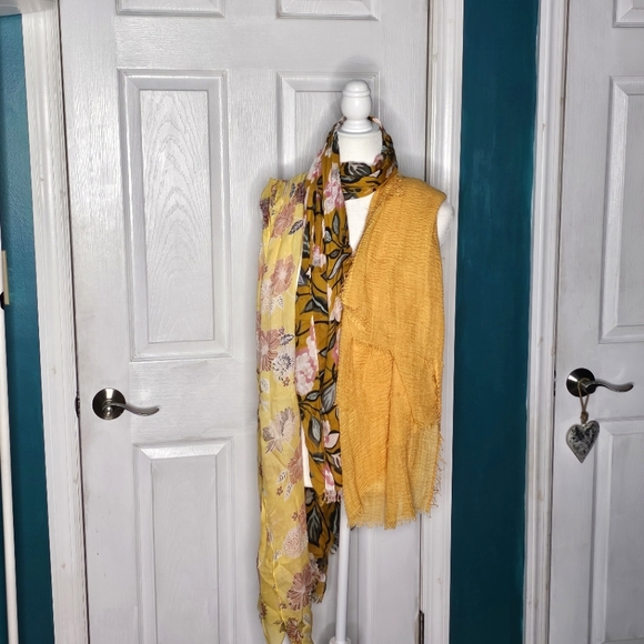 Loft and unbranded Assorted Scarf Bundle - Picture 4 of 13